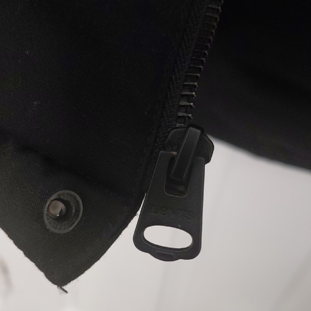 Levi's Black Puffer Jacket - Picture 7 of 9
